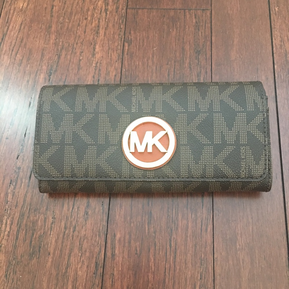 MICHAEL KORS Fulton Brown/Gold Carryall Wallet